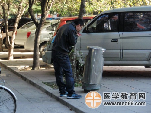 距離執(zhí)業(yè)藥師考點路途遙遠，沒有來得及吃早飯的考生